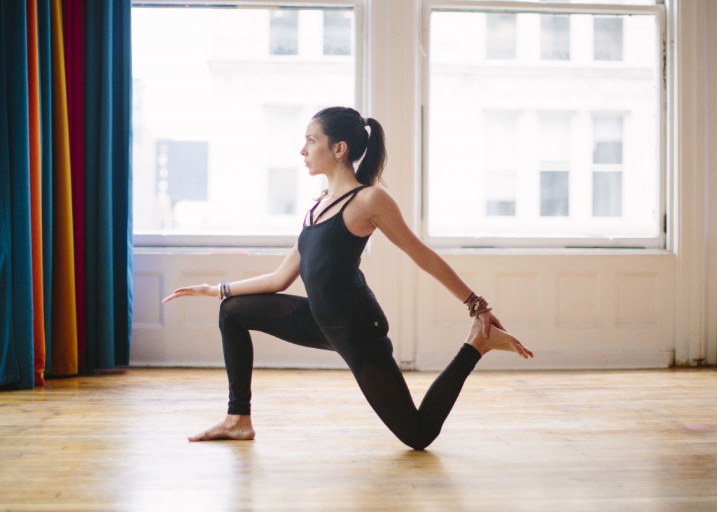 Yoga Sequence for Gratitude: Crescent Lunge Variation