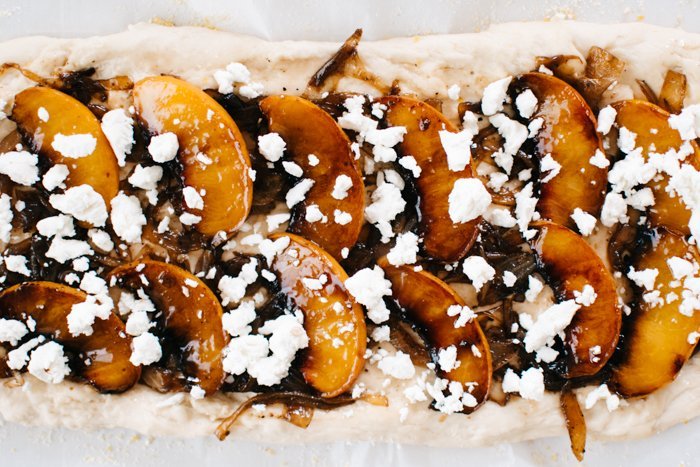 prep-roasted-peach-flatbread-intuitive-eating