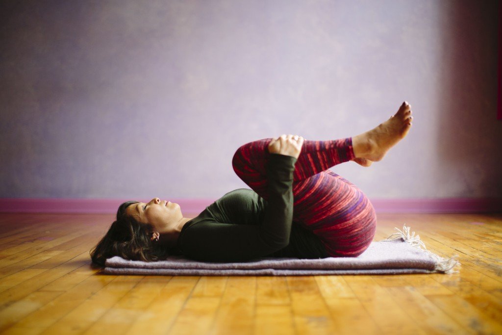 5 Gentle Yoga Poses for Digestion After a Big Meal - Sonima