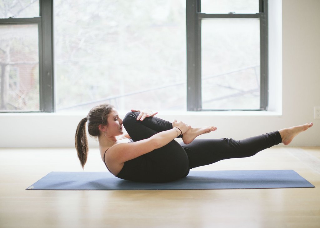 A Pilates Sequence to Sculpt Your Abs from All Angles Sonima
