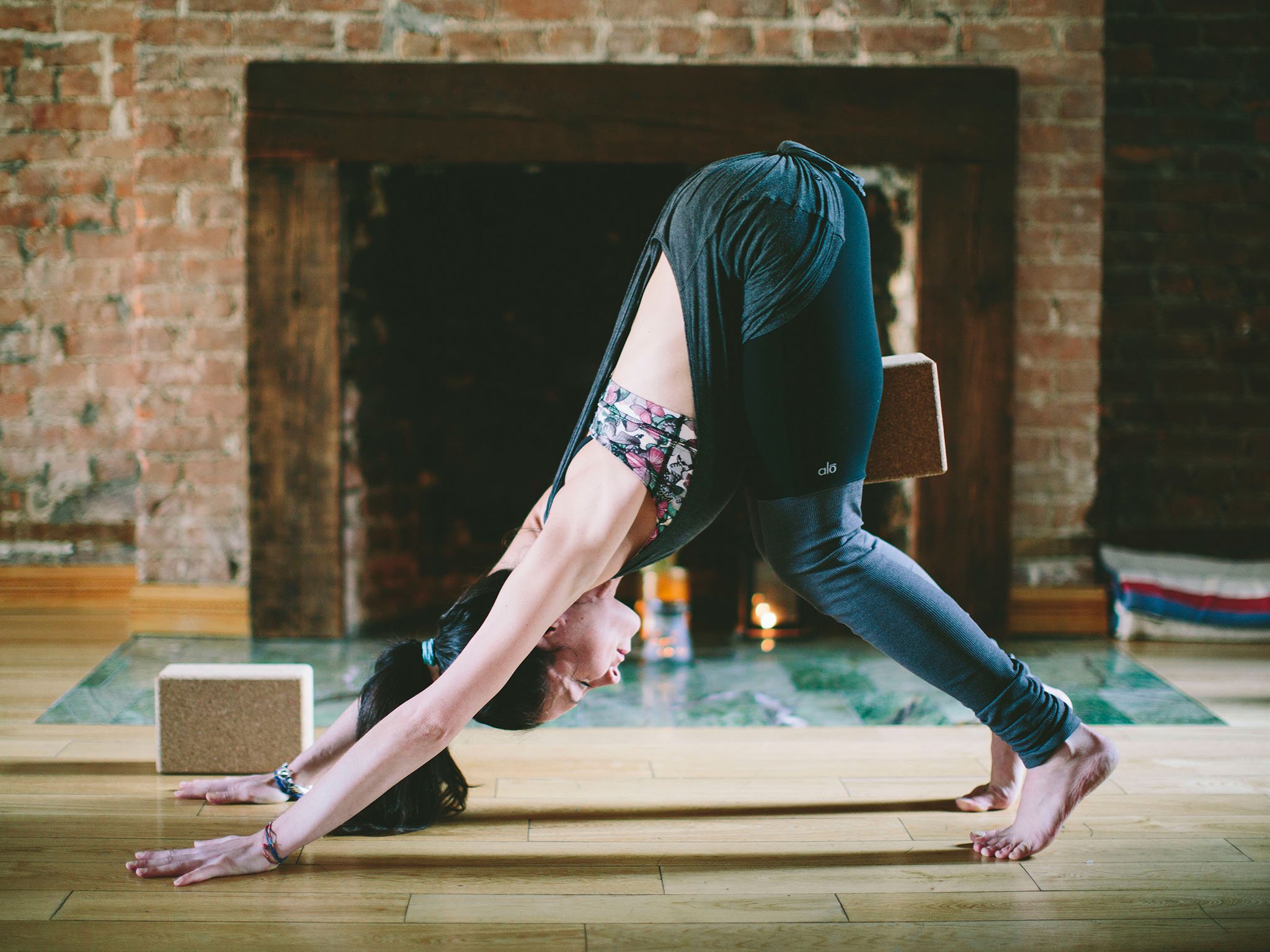 bentkneedowndogwithblock